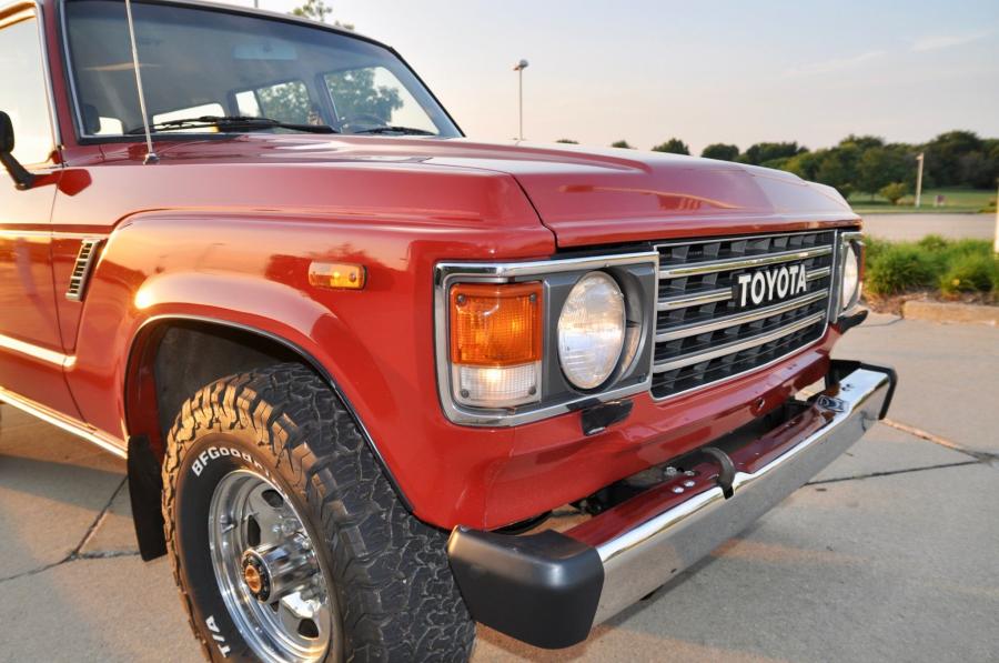 Детали экстерьера Toyota Land Cruiser 60 (FJ60) 1984 года  (NA) (фото 35 из 251)